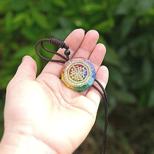 Pendentif Orgonite "Sri Yantra - 7 Chakras"