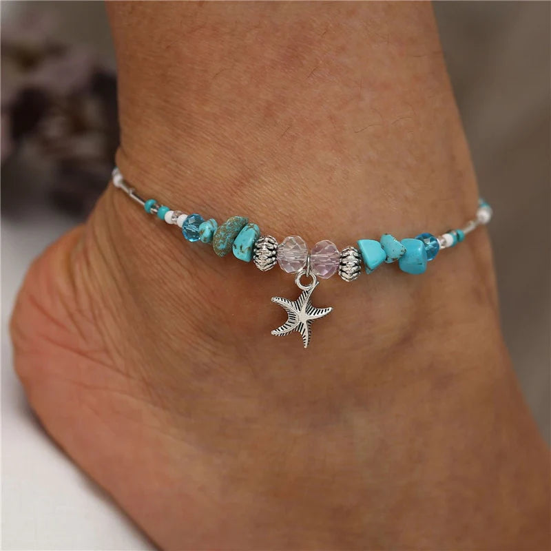 Un magnifique bracelet de cheville pour montrer votre sensualité !  Ce bracelet de cheville est le moyen idéal d'ajouter une touche de glamour et de sensualité à votre look. Il comporte des perles turquoise naturelles et d'une délicate breloques en forme d'étoile de mer, ce qui en fait une chaîne de cheville parfaite pour toute occasion spéciale.