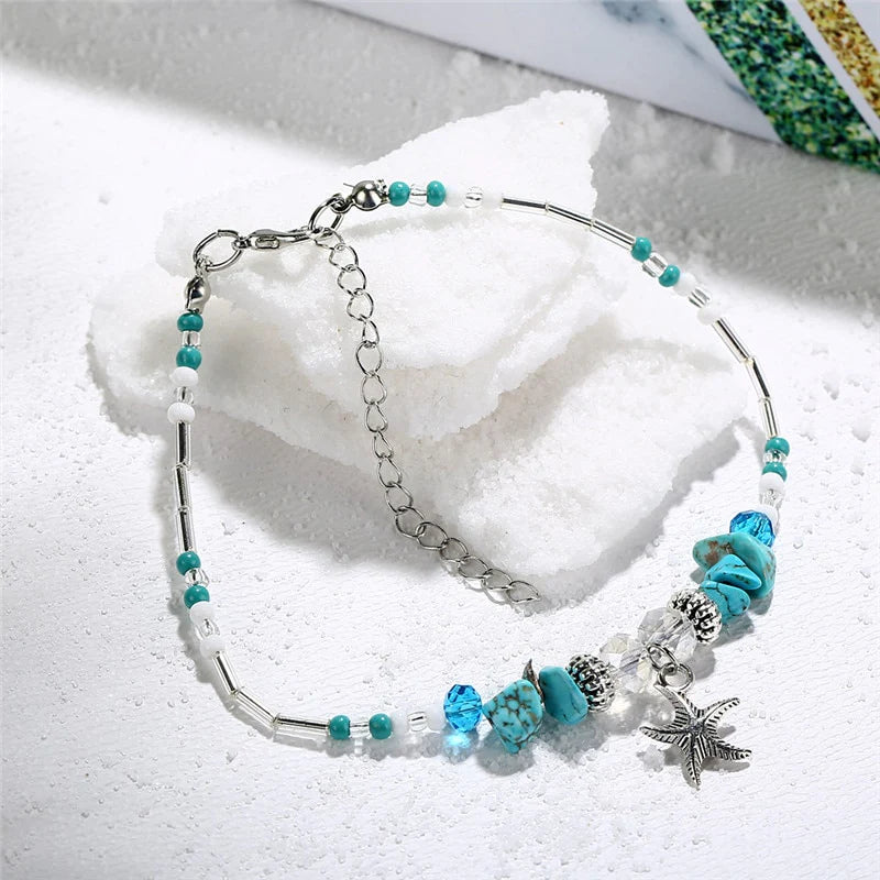 Un magnifique bracelet de cheville pour montrer votre sensualité !  Ce bracelet de cheville est le moyen idéal d'ajouter une touche de glamour et de sensualité à votre look. Il comporte des perles turquoise naturelles et d'une délicate breloques en forme d'étoile de mer, ce qui en fait une chaîne de cheville parfaite pour toute occasion spéciale.