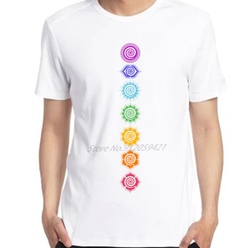 T-shirt col rond en coton bio «Les 7 Chakras». Sa texture est très douce et confortable. Il est très agréable à porter et ce t-shirt se démarque par sa tenue et son aspect premium. Sa coupe féminine mettra en valeur votre silhouette. Le visuel «Les 7 chakras» imprimé sur le devant en fait un t-shirt absolument spirituel et vous donnera un look assurément unique.