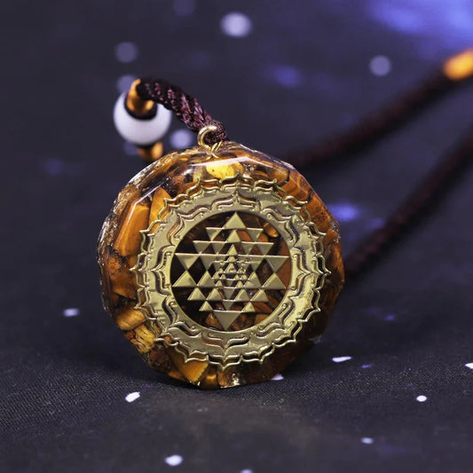 Pendentif Orgonite "Sri Yantra - Protection Sacrée" en Oeil de Tigre