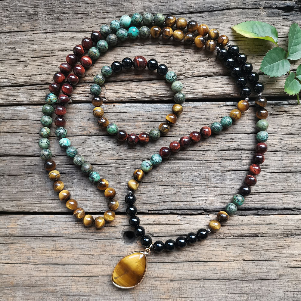 Ce Collier "Energies Protectrices" est un cocktail d’énergies bienfaisantes permettant de lutter contre les aléas de la vie.  Cette délicieuse combinaison de pierres aux couleurs chaudes et rafraîchissantes, vous aidera à traverser les journées avec aisance. Le design unisexe neutre convient à tout le monde, Portez ce collier et ressentez immédiatement  une protection et rien ne peut vous atteindre.